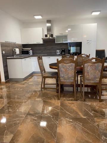 Apartman L. บานโจเล ภายนอก รูปภาพ